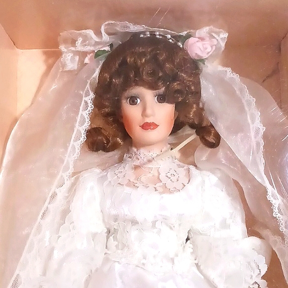 Limited Edition! Soft Expressions Hand Painted Fine Bisque Porcelain Bride Doll - Picture 9 of 15